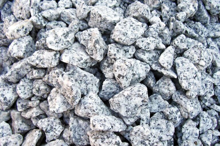 Granite Chippings Grey 16-22mm