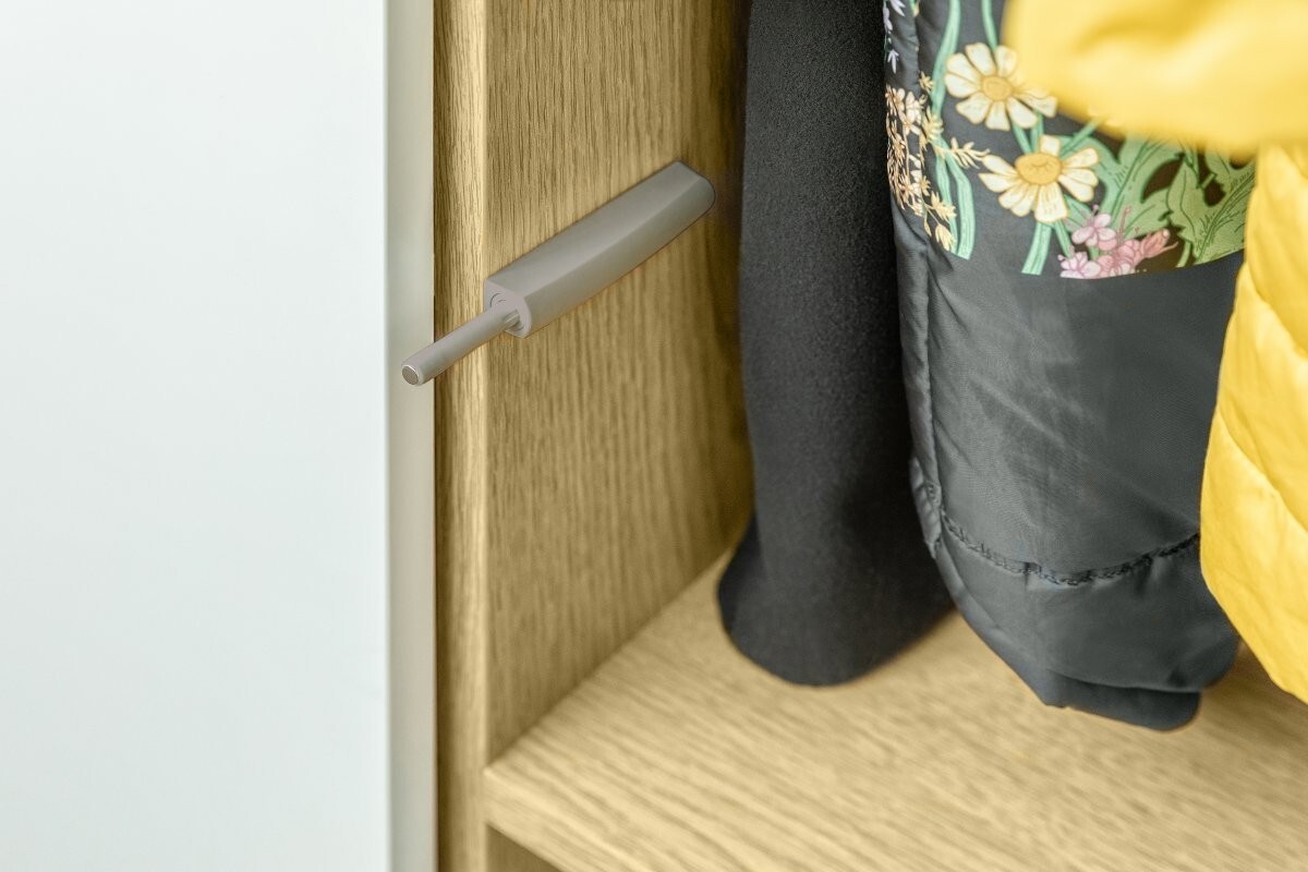 Push-to-Open Cabinet Door Catch with Rubber Tip - Image 4