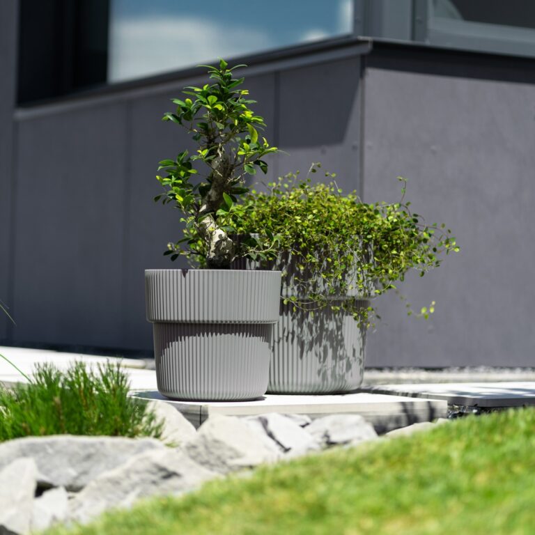 Round Planter with Insert Striated